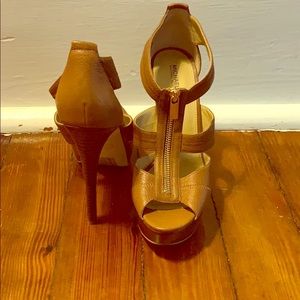 Micheal Kors Zip-up Heals